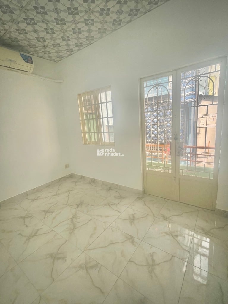 Bán nhà  tại Đ.Lò Gốm, 3,85 tỷ, 30m2, 2PN  2WC, hàng hiếm tại Hot!