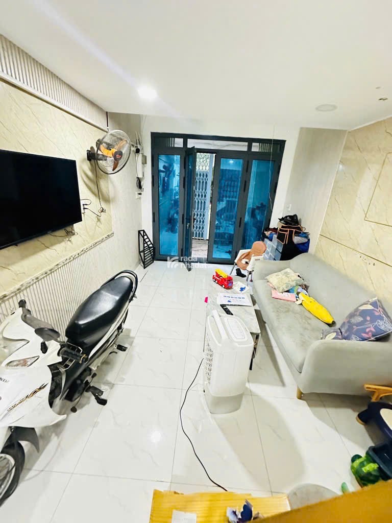 BÁN NHÀ XÔ VIẾT NGHỆ TĨNH 28M 4PN GẦN Q1 CHỈ 4.39 TỶ