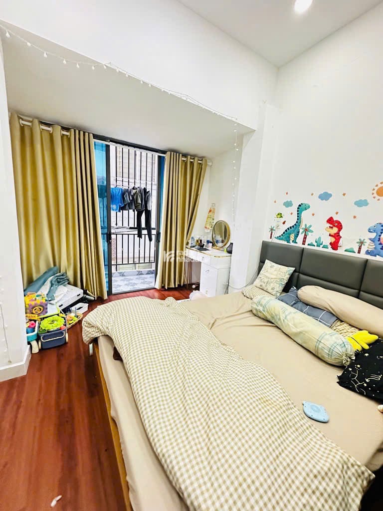 BÁN NHÀ XÔ VIẾT NGHỆ TĨNH 28M 4PN GẦN Q1 CHỈ 4.39 TỶ