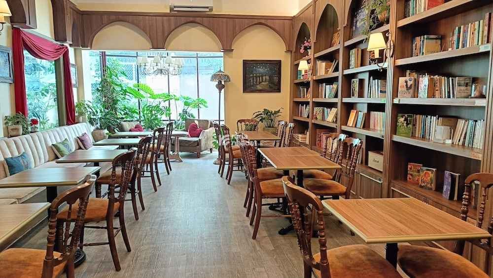 Hiện tại mình đang có cửa hàng cho thuê sang nhượng mặt đường thanh nhàn.