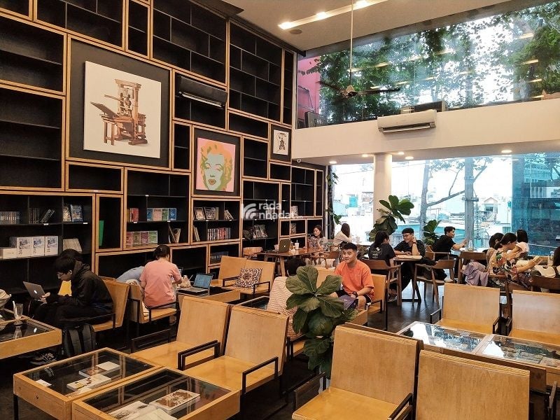 Hiện tại mình đang có cửa hàng cho thuê sang nhượng mặt đường thanh nhàn.