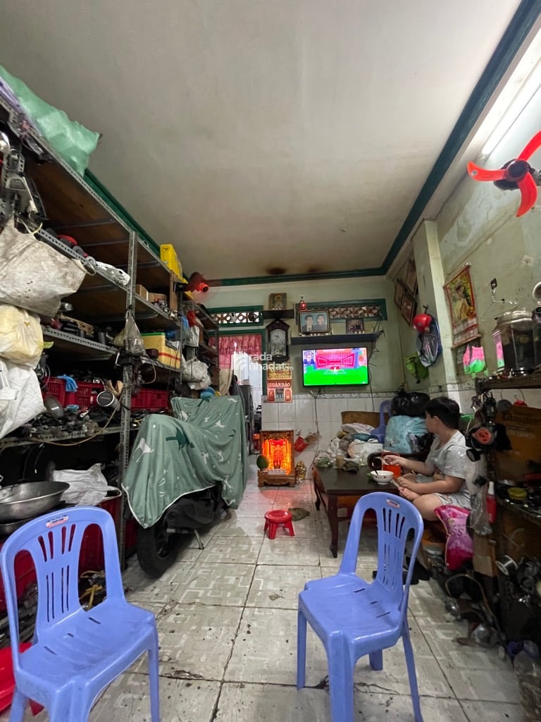 NHỈNH  2, TỶ, BÀ HOM - GẦN CHỢ PHÚ LÂM, HXH ĐỔ CỬA - NHÀ 2 TẦNG - 33 M2 - 2 PN .