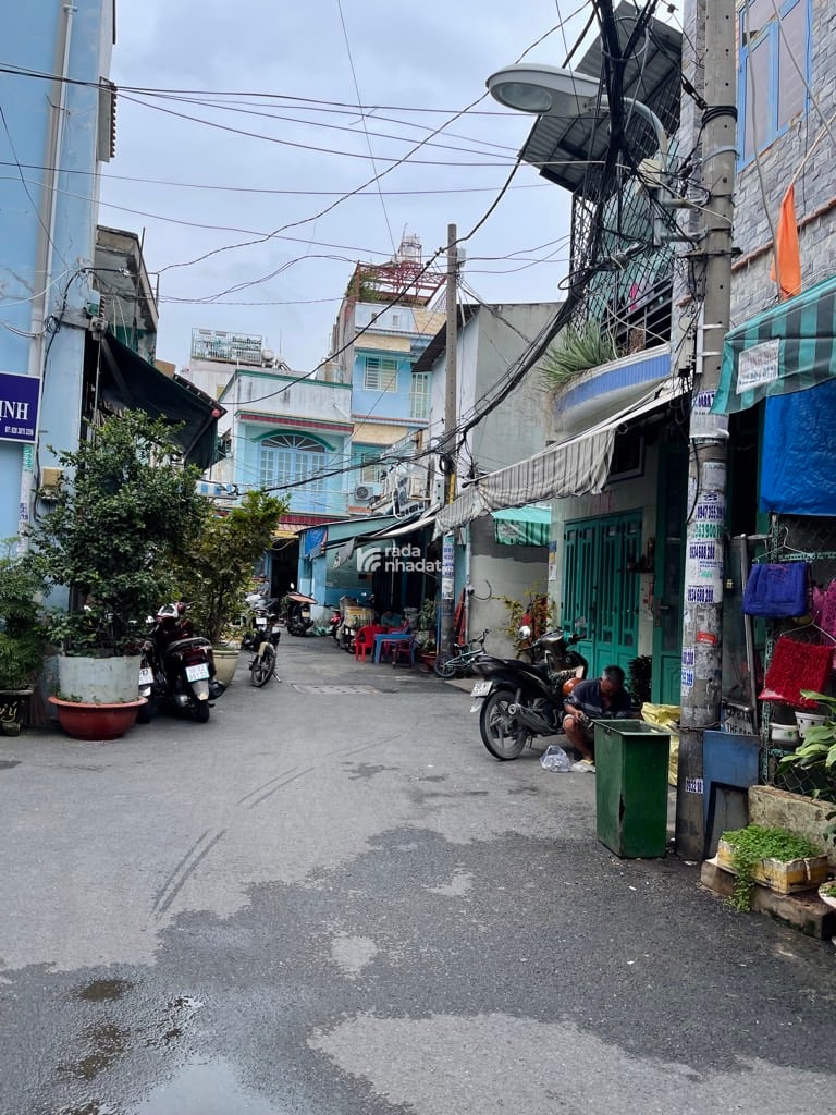 NHỈNH  2, TỶ, BÀ HOM - GẦN CHỢ PHÚ LÂM, HXH ĐỔ CỬA - NHÀ 2 TẦNG - 33 M2 - 2 PN .