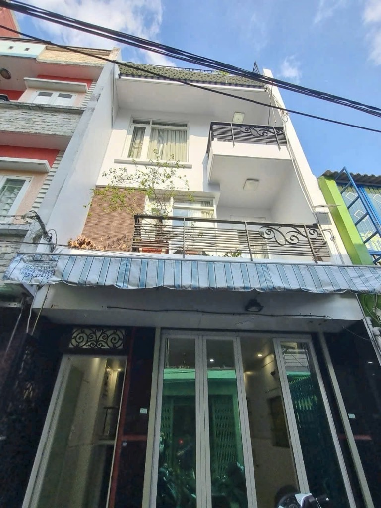  GIÁP TÊN LỬA - NGAY CHIẾN LƯỢC - VỊ TRÍ ĐẸP - HẺM 7M XE HƠI THOẢI MÁI - NHÀ ĐÚC 4 TẦNG KIÊN CỐ 