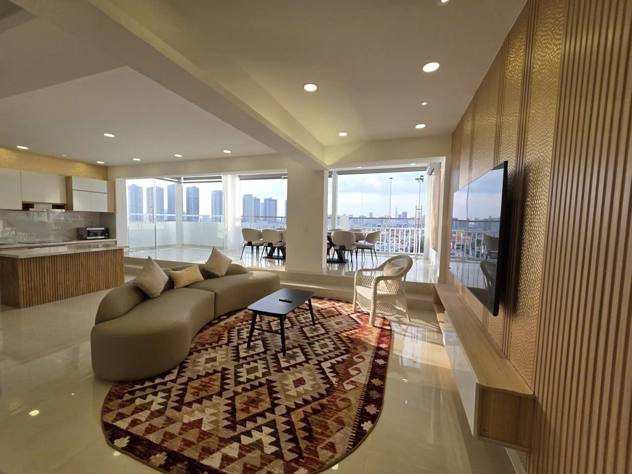 Cho thuê gấp! Siêu phẩm penthouse 6PN view sông  Landmark, Bitexco - cực đẹp Sky Garden 3, PMH