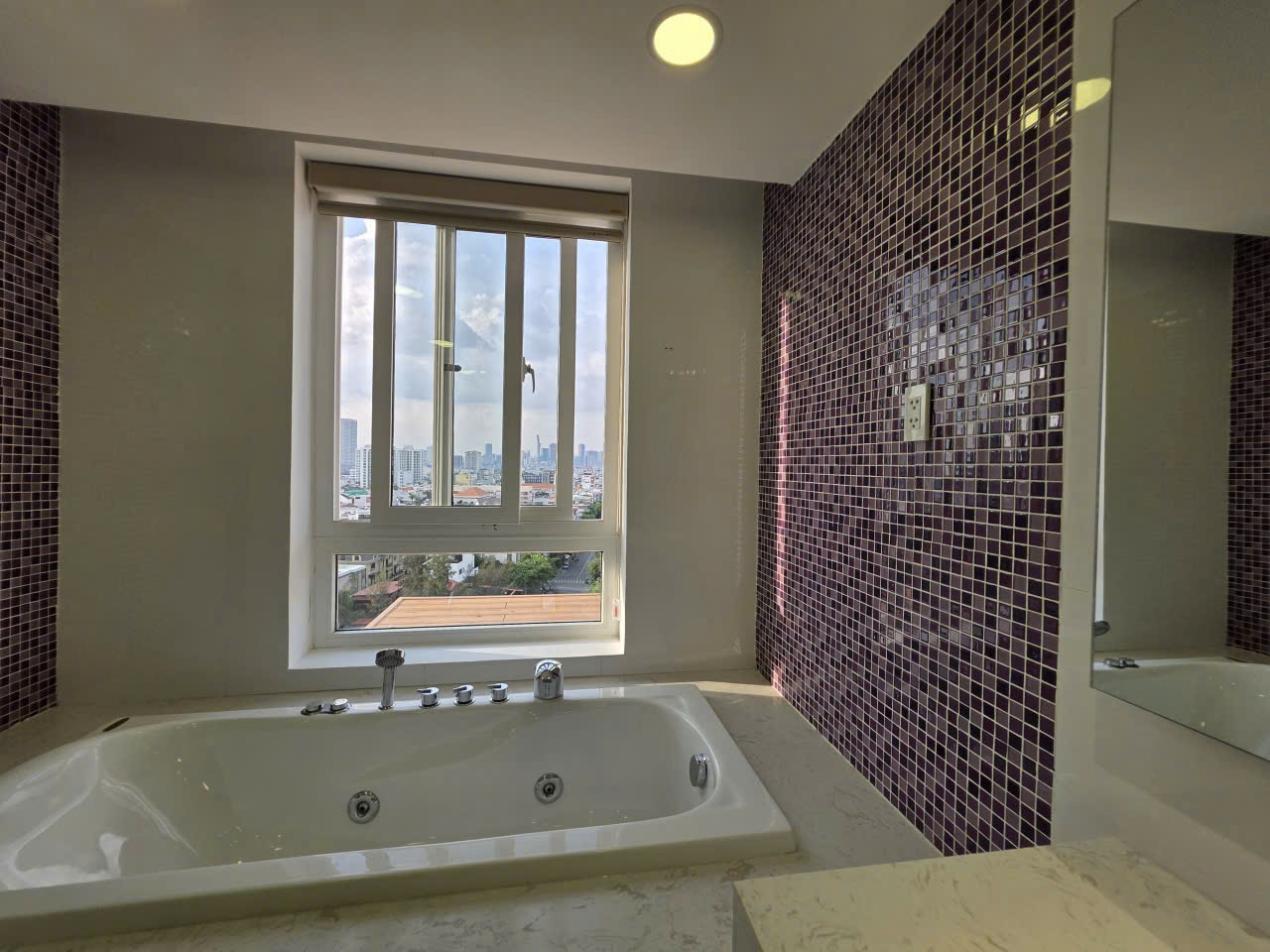 Cho thuê gấp! Siêu phẩm penthouse 6PN view sông  Landmark, Bitexco - cực đẹp Sky Garden 3, PMH