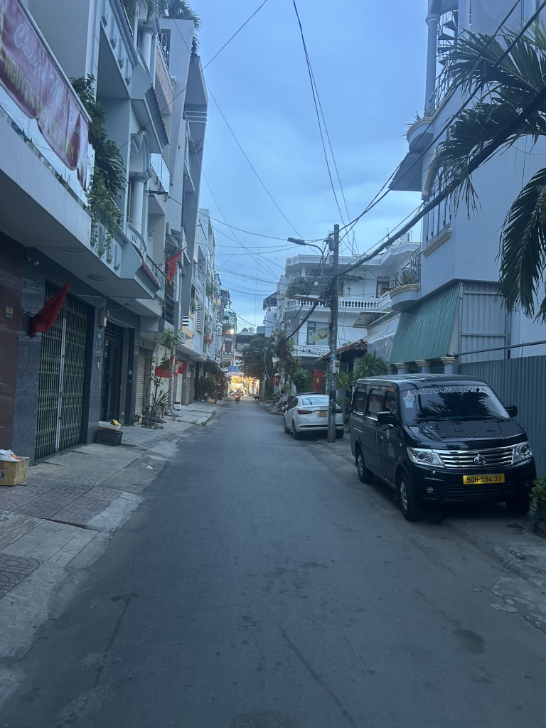 cách 50m ra mặt tiền gò dầu hẻm thông Cách 300m ra siêu thị aeon Nhật gần chợ trường học 
