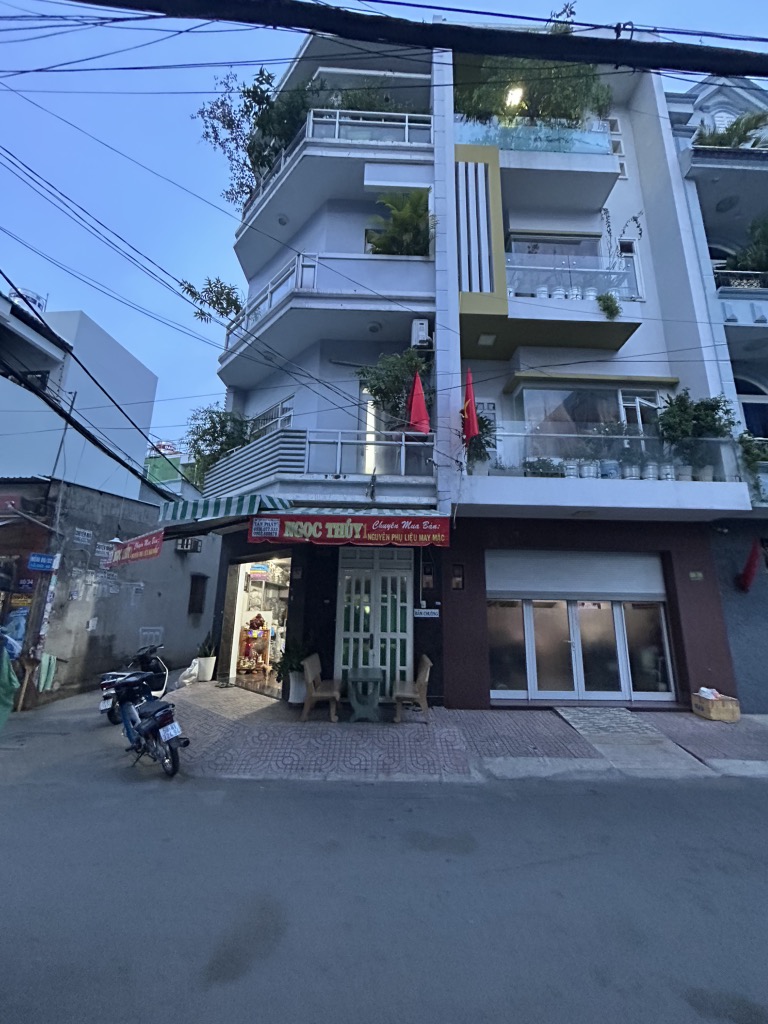 cách 50m ra mặt tiền gò dầu hẻm thông Cách 300m ra siêu thị aeon Nhật gần chợ trường học 