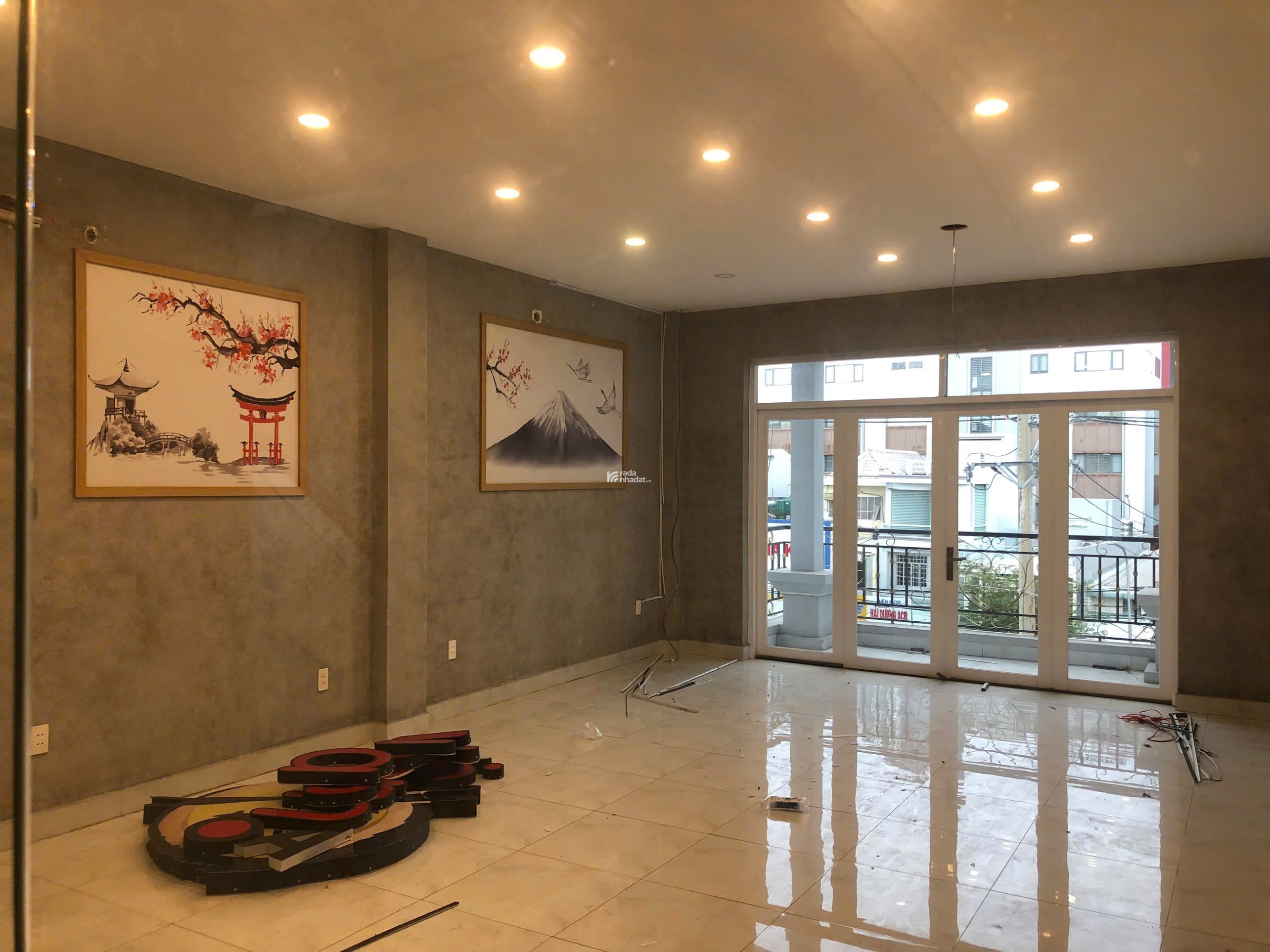 Cho thuê mặt tiền Nguyễn Thị Thập 5x20m có hầm 3 lầu, khu sầm uất kinh doanh mọi ngành nghề 40tr/th