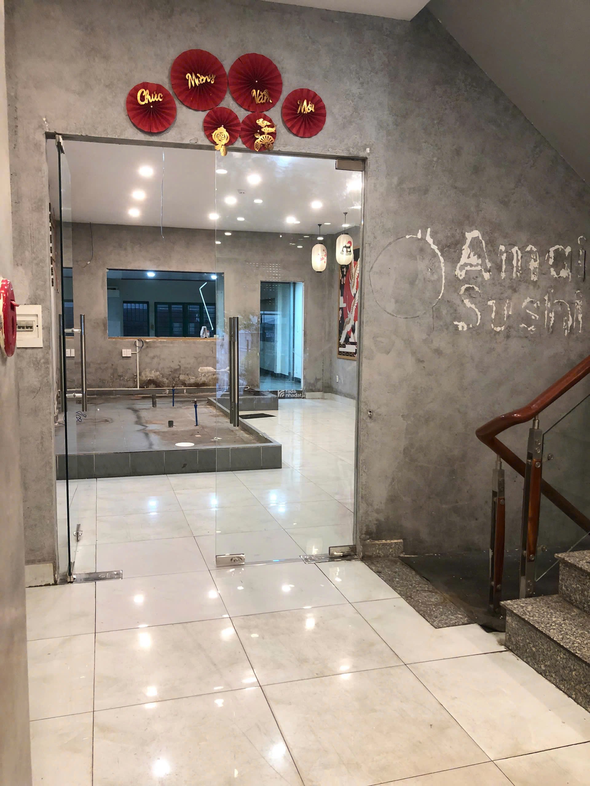 Cho thuê mặt tiền Nguyễn Thị Thập 5x20m có hầm 3 lầu, khu sầm uất kinh doanh mọi ngành nghề 40tr/th