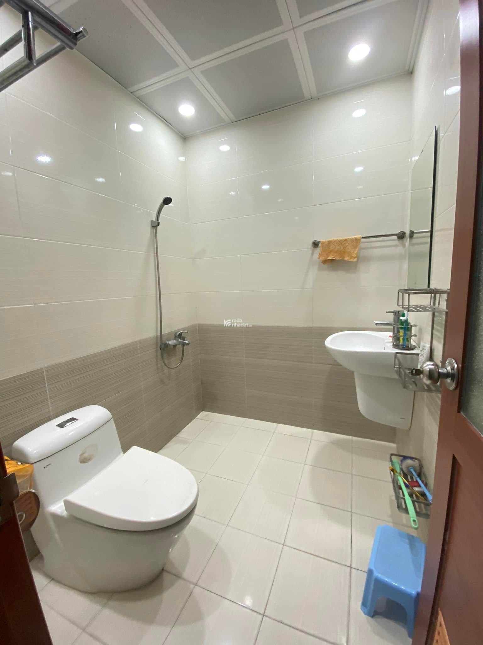 Bán nhanh 3n2vs tầng trung ban công Đông Nam tại 173 Xuân Thủy,dt 110m2, full đồ đẹp LH: 0906 241 ***