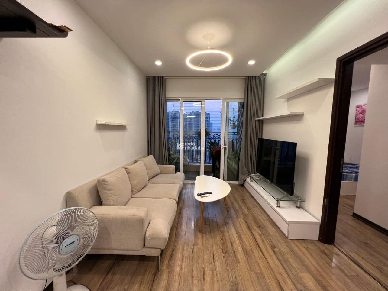 Tôi có quỹ căn hộ cho thuê tại Hòa Bình Green giá chỉ từ 11 triệu/tháng. Xem nhà LH: 0915 130 ***