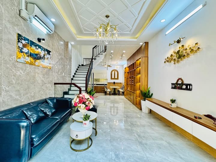 NHÀ ĐẸP VỊ TRÍ VIP ĐƯỜNG TRƯƠNG ĐỊNH, PHƯỜNG 6, QUẬN 3/ DT 45m2 Giá 3 Tỷ 880Tr/ Có SHR