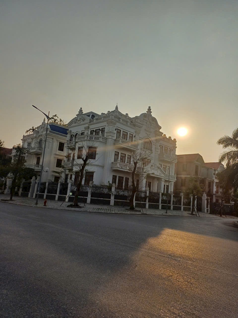 CẦN TIỀN BÁN GẤP BIỆT THỰ DTICH 216M VIEW THOÁNG