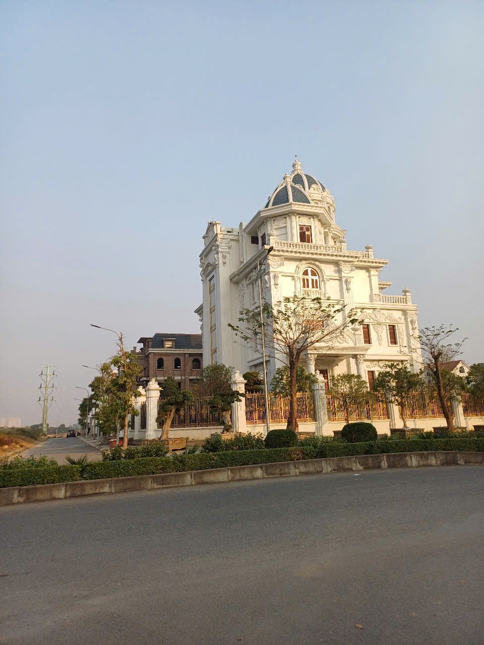 CẦN TIỀN BÁN GẤP BIỆT THỰ DTICH 216M VIEW THOÁNG