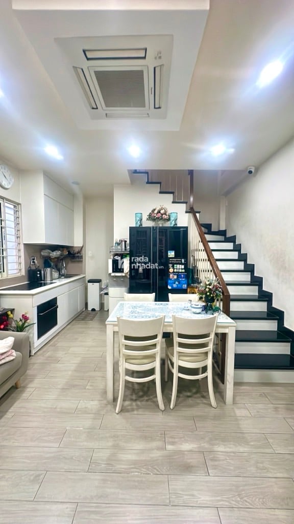 BÁN GẤP NHÀ NHỎ XINH (4*6)3 TẦNG HOÀNG VĂN THỤ TÂN BÌNH