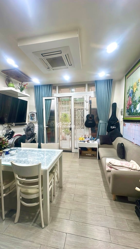 BÁN GẤP NHÀ NHỎ XINH (4*6)3 TẦNG HOÀNG VĂN THỤ TÂN BÌNH