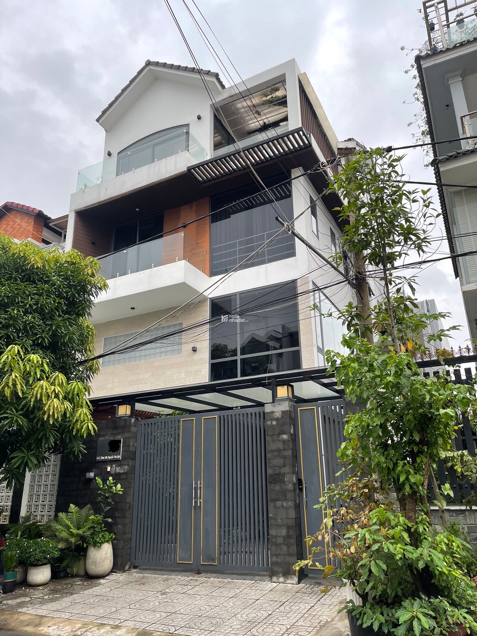 Bán biệt thự khu bộ công an Q7 - DT khủng 160m2 ngang 9m - nhà đẹp vào ở ngay - giá hơn 100tr/m2