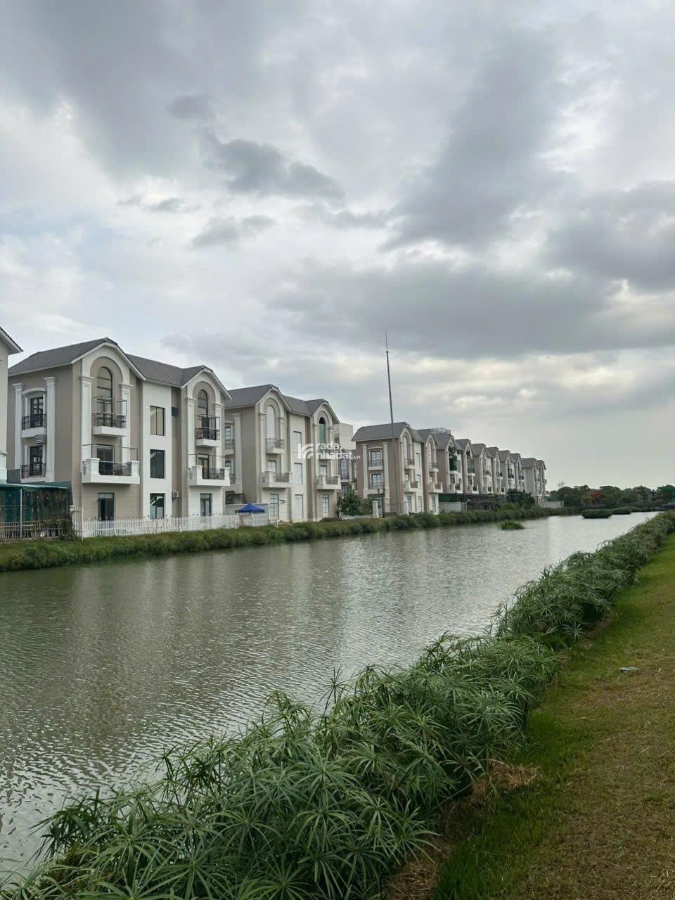 BÁN NHANH BIỆT THỰ SONG LẬP 200M2 VỊ TRÍ CẠNH HỒ SEN GIÁ CHỈ 26.5 TỶ