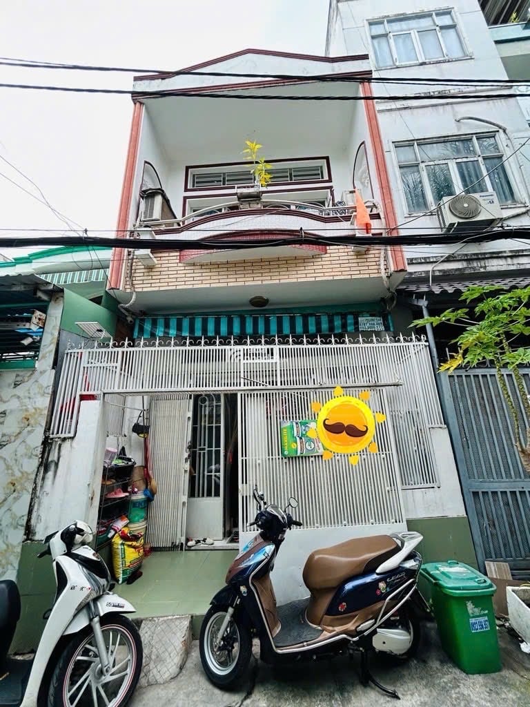 Bán nhà Quận 7 chỉ 6 tỷ hẻm ô tô ngang 4.2m dài 15m nhà 2 tầng 3 phòng có ở trệt