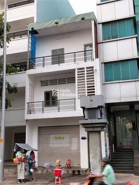 Nhà mặt tiền Cộng Hòa, có sẵn khách thuê cửa hàng kinh