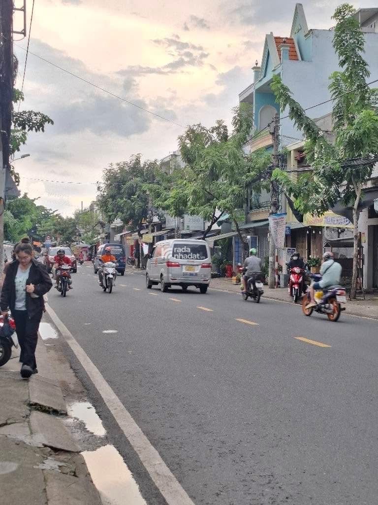 Nhà mặt tiền Cộng Hòa, có sẵn khách thuê cửa hàng kinh