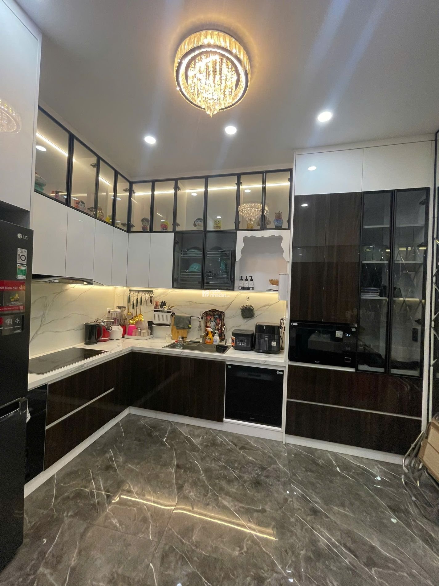 Nhà MT đường 10m cư xá Độc Lập, 60m2, 4 tầng, chỉ 9.9 tỷ TL, SIÊU ĐẸP