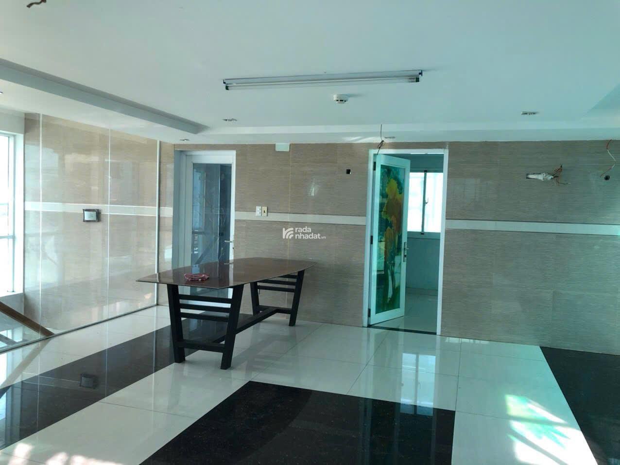 Bán gấp mặt tiền Lê Hông Phong quận 10 (DT 5,5x12m) tiện ở liền