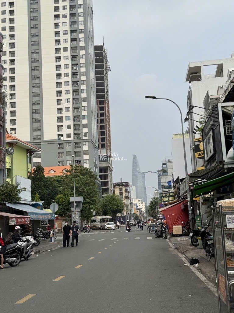 QUẬN NHỨT XA HOA - HẺM XE HƠI 1 XẸC - KINH DOANH, VĂN PHÒNG - NGAY TRƯỜNG LƯƠNG THẾ VINH VÀ ĐH VĂN 