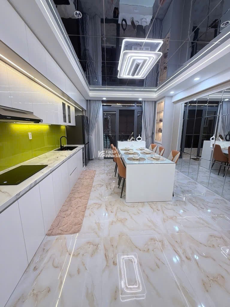 Nhà mới 5 tầng H8m thông 1 trục bờ kè Tham Lương Phan Huy Ích Gò Vấp 4x16m Giá 12.5 Tỷ 