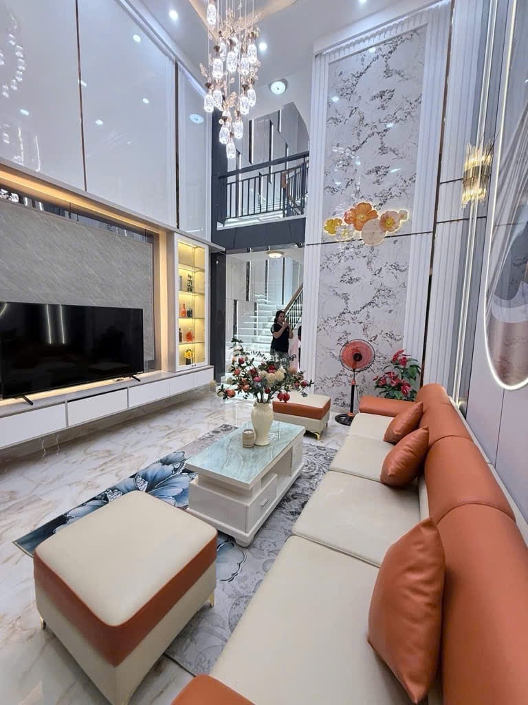 Nhà mới 5 tầng H8m thông 1 trục bờ kè Tham Lương Phan Huy Ích Gò Vấp 4x16m Giá 12.5 Tỷ 