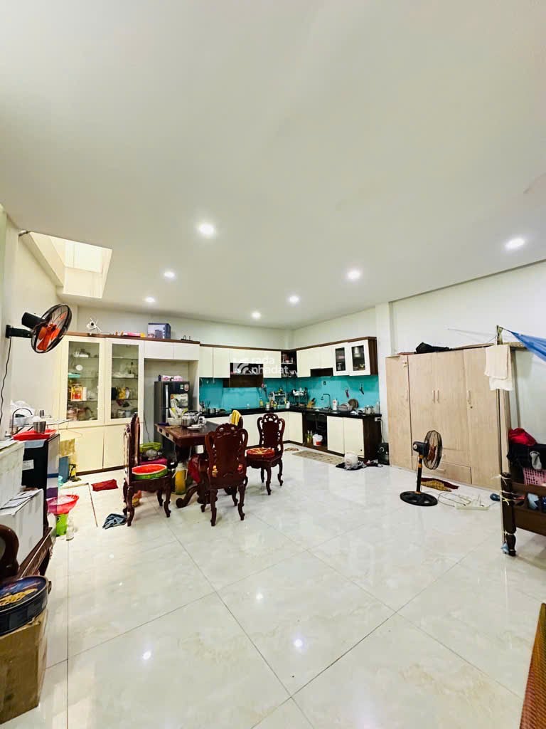 NHÀ ĐẸP VÀO Ở NGAY - HXH - PHƯỜNG 15 - TÂN BÌNH - FULL NỘI THẤT- 2 TẦNG - CHỈ 7 TỎI 3 ( SHR )