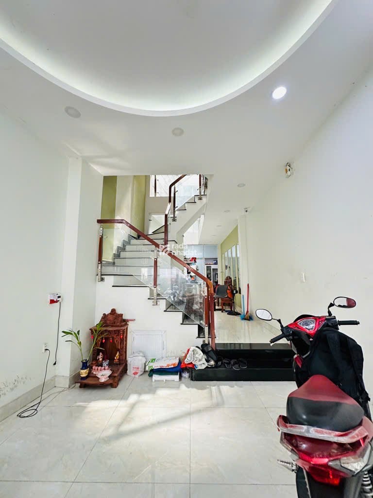 NHÀ ĐẸP VÀO Ở NGAY - HXH - PHƯỜNG 15 - TÂN BÌNH - FULL NỘI THẤT- 2 TẦNG - CHỈ 7 TỎI 3 ( SHR )