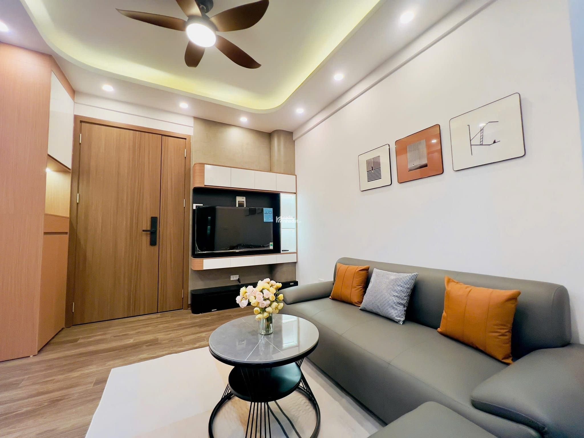 Chính chủ bán nhanh căn hộ 51m2 2 ngủ 1WC tòa VP3 Linh Đàm view hồ full nội thất về ở giá tốt nhất