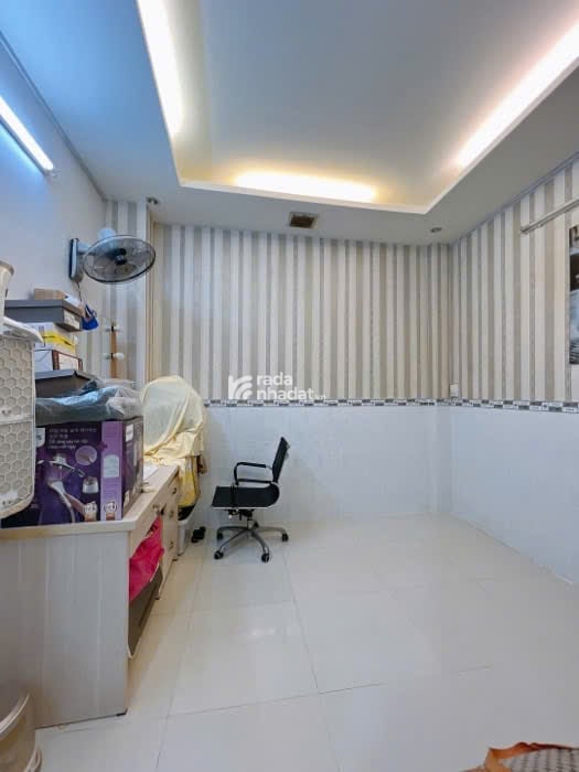 Nhà bán đường Đoàn Văn Bơ, Quận 4 mới đẹp, giá tốt, chỉ vài phút qua trung tâm Quận 1