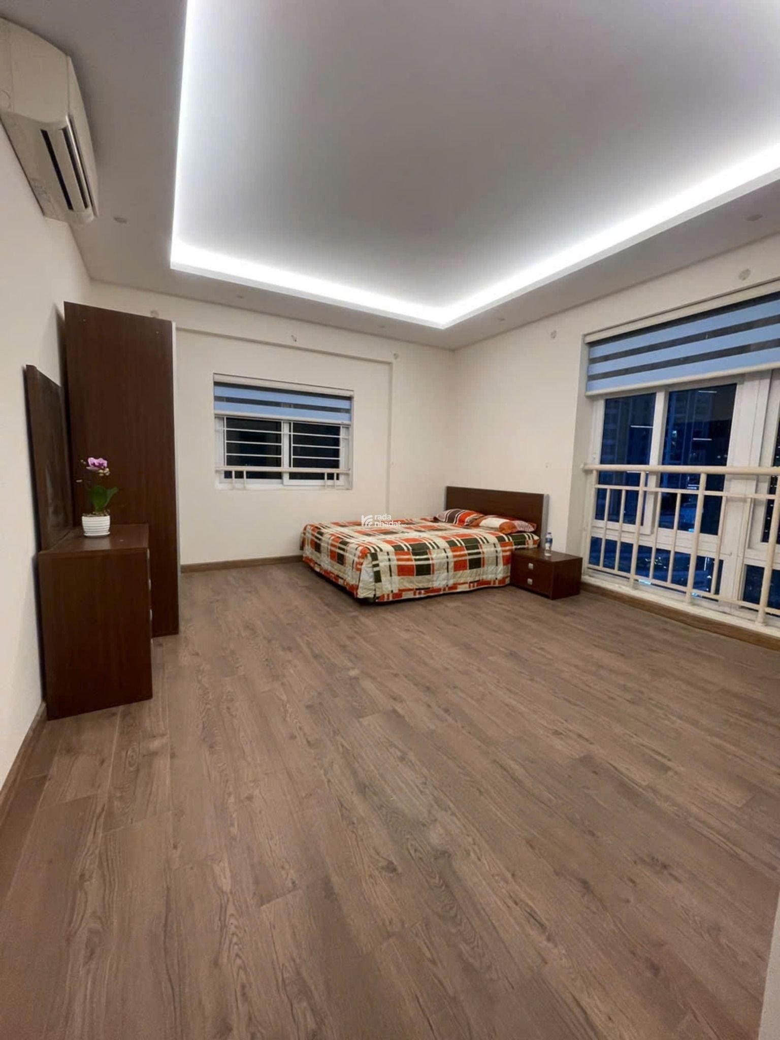 Tôi có 2 căn hộ cho thuê DT: 96m2 và 110m2 tại Golden West vào được luôn, xem nhà LH: 0915 130 ***.