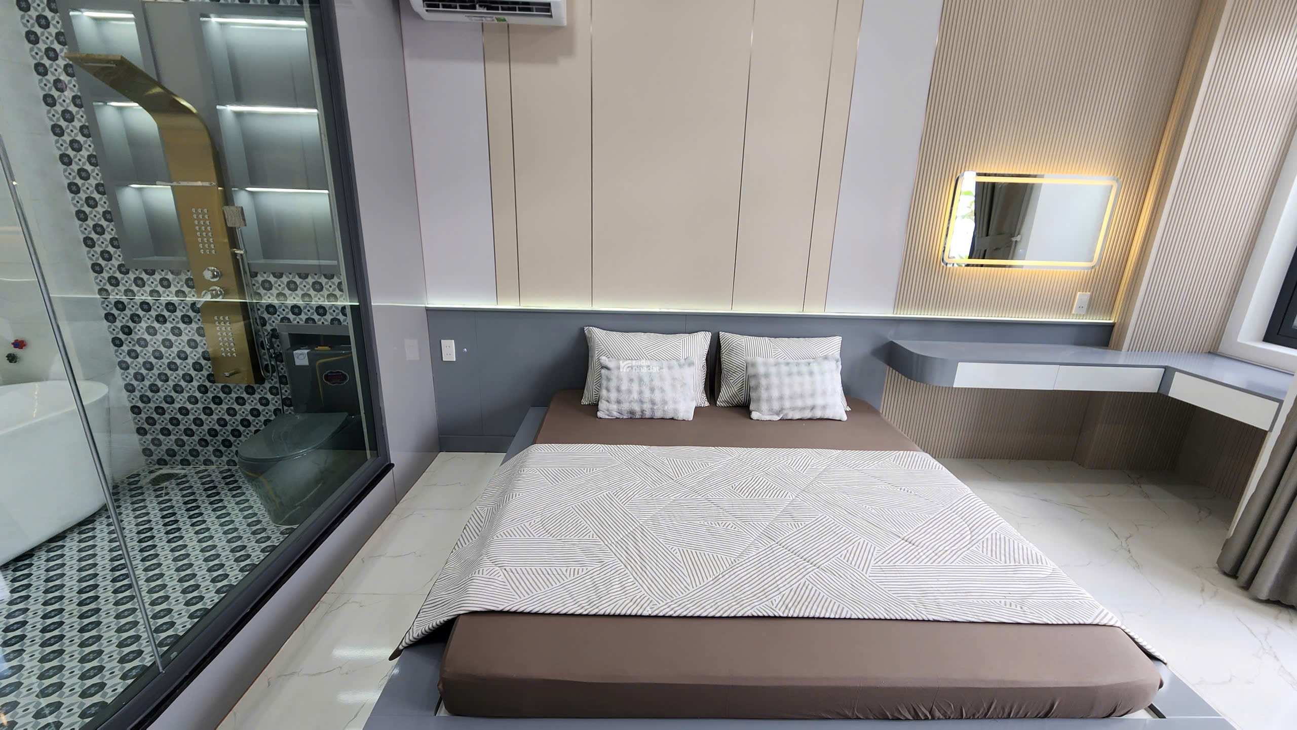 NHÀ PHỐ THANG MÁY - ĐẲNG CẤP - 4 TẦNG - FULL NỘI THẤT NGAY NGÃ TƯ GA - QUẬN 12