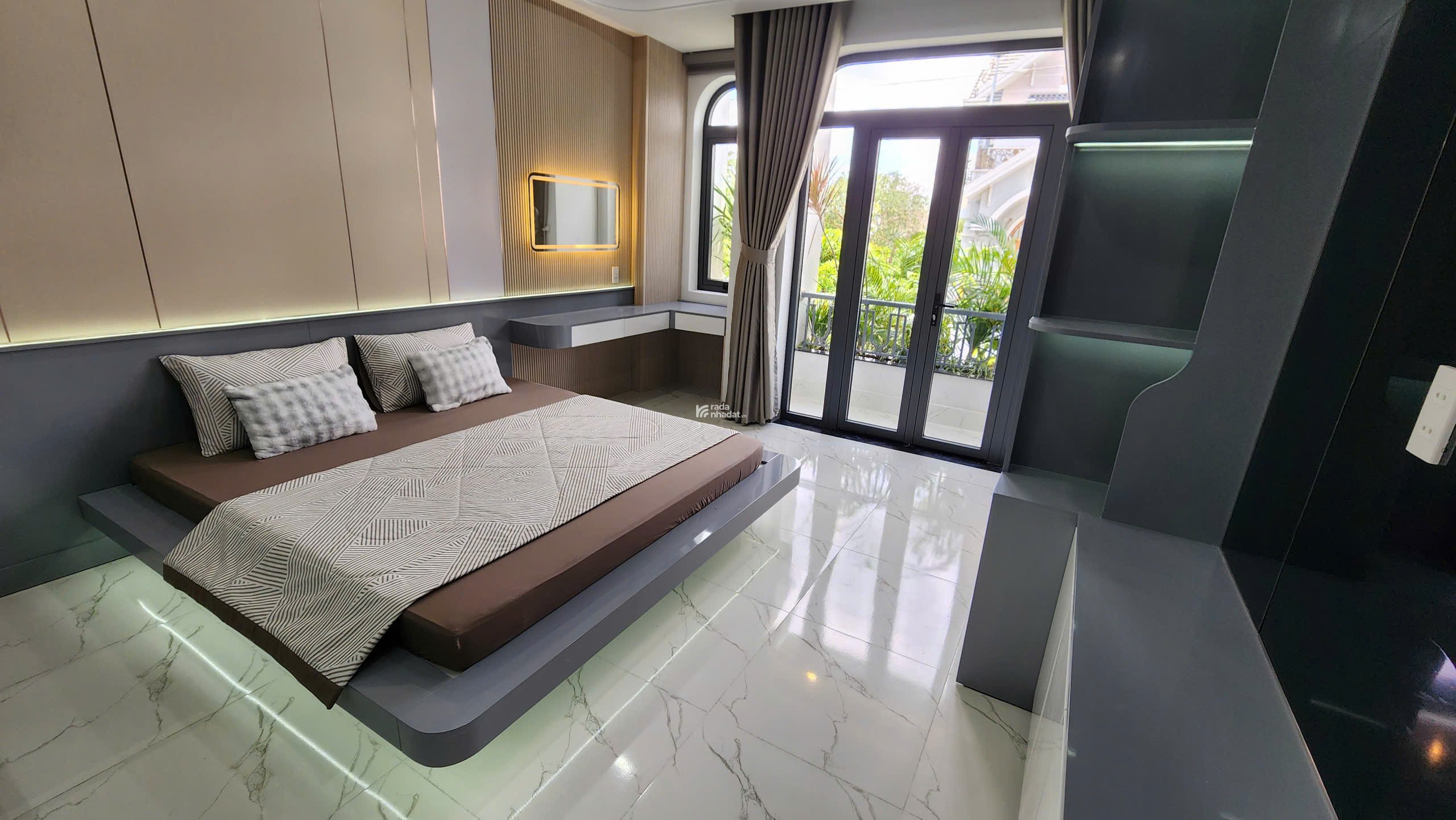 NHÀ PHỐ THANG MÁY - ĐẲNG CẤP - 4 TẦNG - FULL NỘI THẤT NGAY NGÃ TƯ GA - QUẬN 12