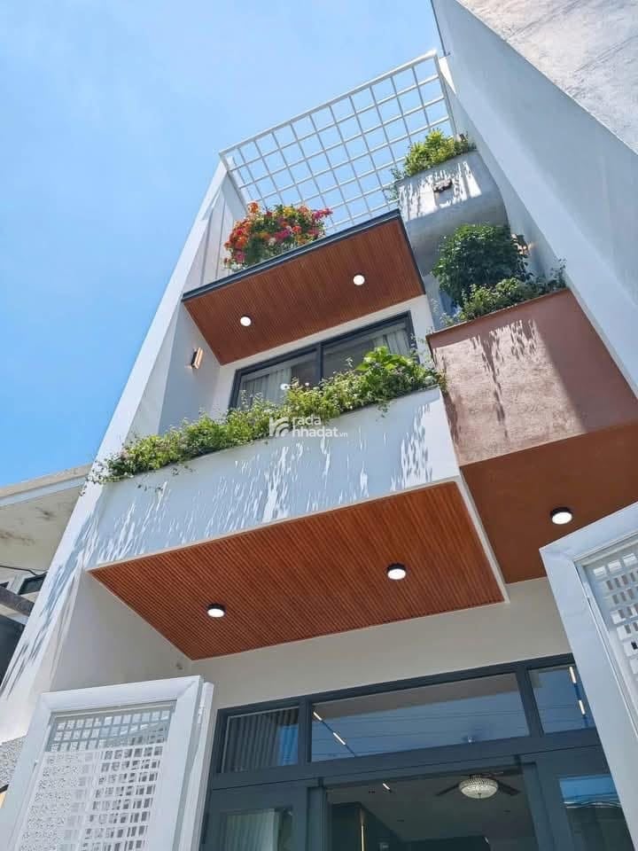 BÁN NHÀ PHỐ ĐẸP 3 TẦNG P6 TRUNG TÂM TP. TÂN AN, LONG AN 92m2 CHỈ 2TỶ6 SHR