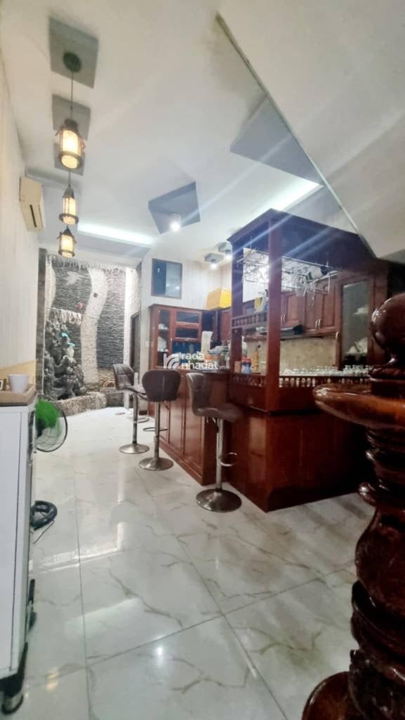 Nhà mặt tiền đường kinh doanh 