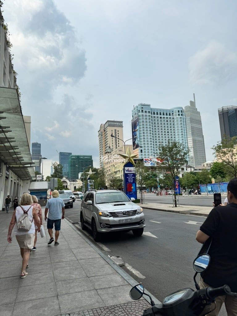 VIP QUẬN 1 - TRIỆU ĐÔ - HIẾM - MẶT TIỀN PHỐ ĐI BỘ - 4x24 -  DÒNG TIỀN 100TR/THÁNG