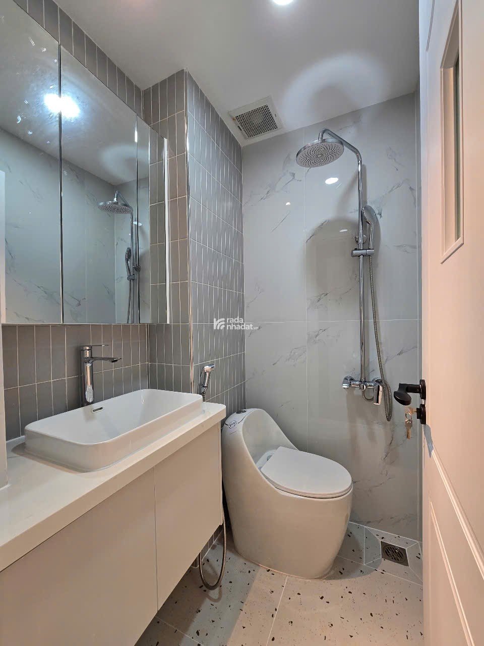 Cần bán nhanh căn hộ sky garden 1, PMH, Q7, DT 71m2, TK 2PN nhà mới đẹp, giá chỉ 4,7 tỷ 