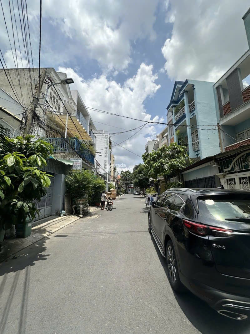 Bán đất tặng nhà C4 ngang 10m 240m2 hẻm 496 Dương Quảng Hàm tiện xây mới 21 tỷ hơn.