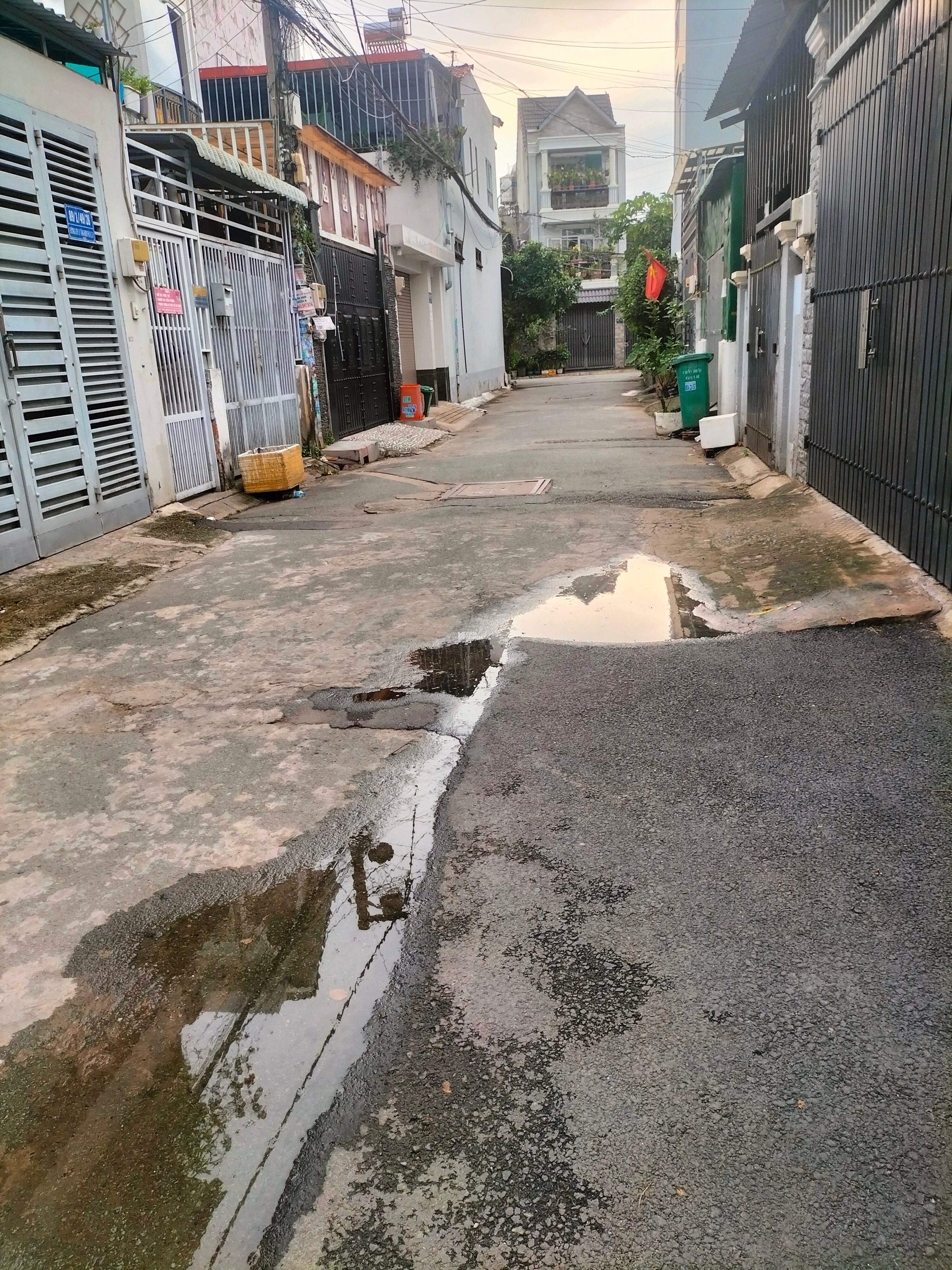 BÁN NHÀ HẺM ÔTÔ -70M2 - 3TẦNG - TĂNG NHƠN PHÚ B Q9 -TẶNG NỘI THẤT CAO CẤP - SHR -NHỈNH 8TỶ TLCC.