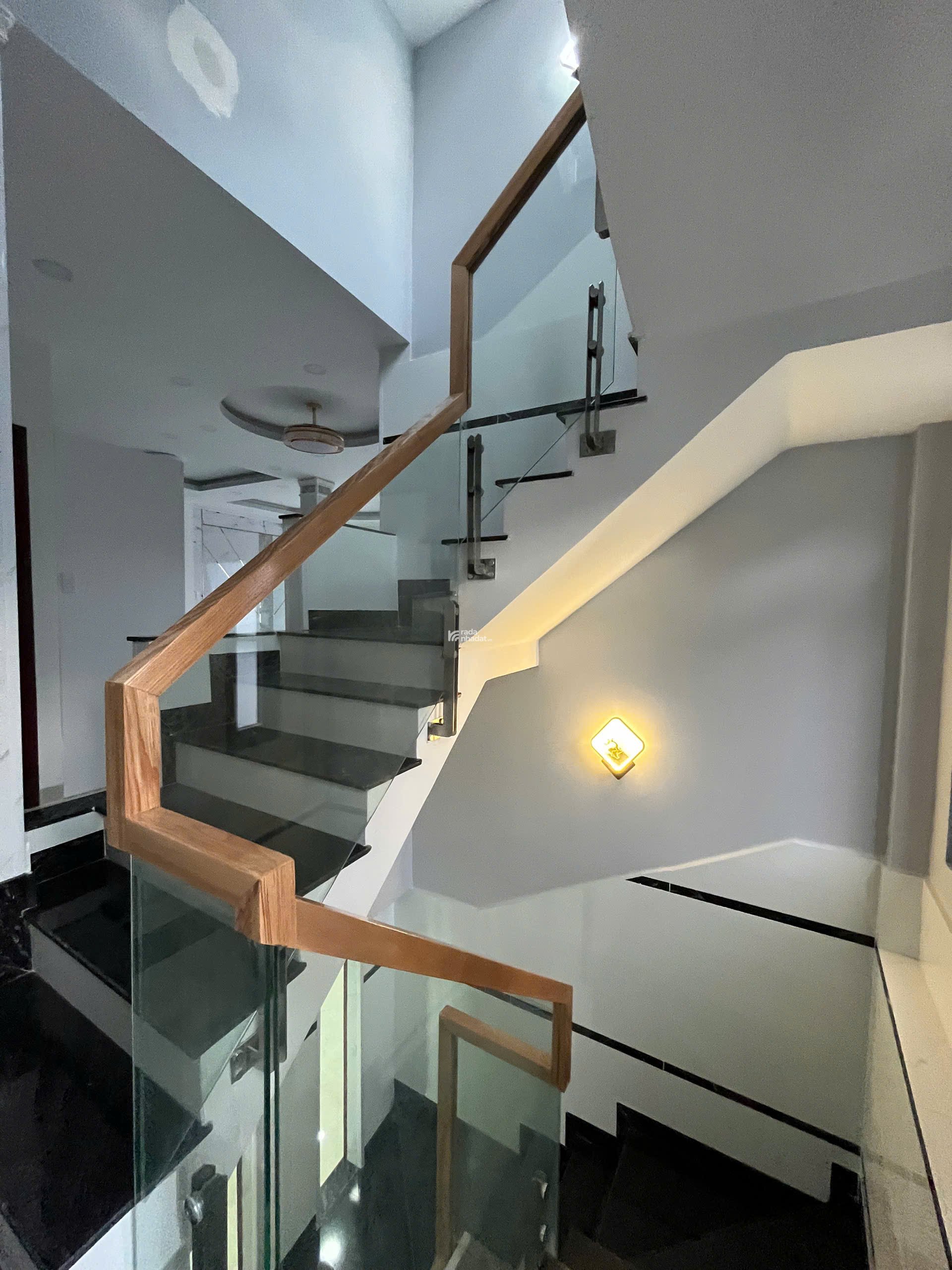 MTKD đường Lương Thế Vinh, 97m2 ngang 6m, 4 tầng, Chỉ 14.7 Tỷ, Kinh doanh sầm uất