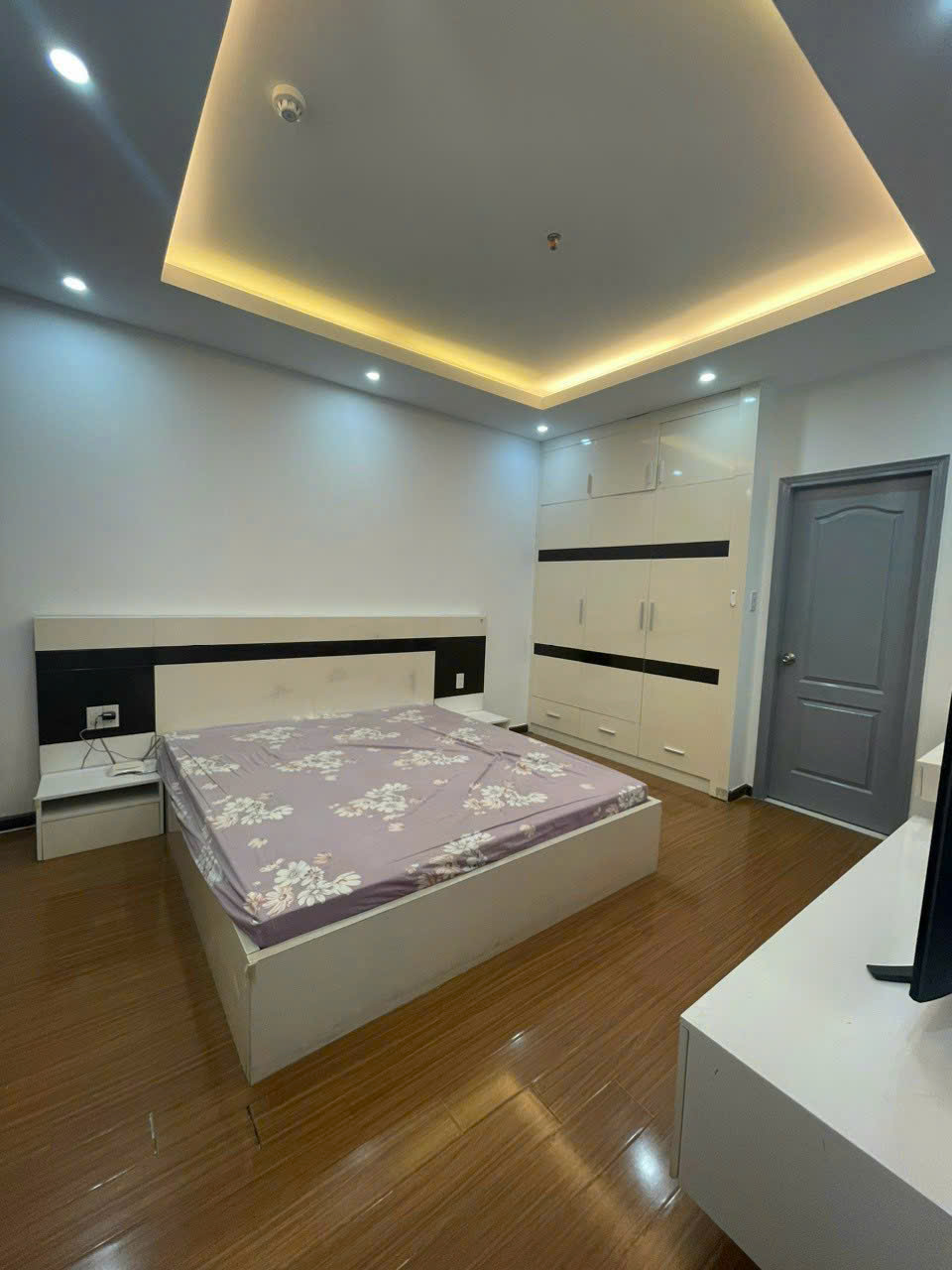 CHO THUÊ CĂN HỘ 128m2, 3PN 2WC, FULL NỘI THẤT, LA CASA QUẬN 7