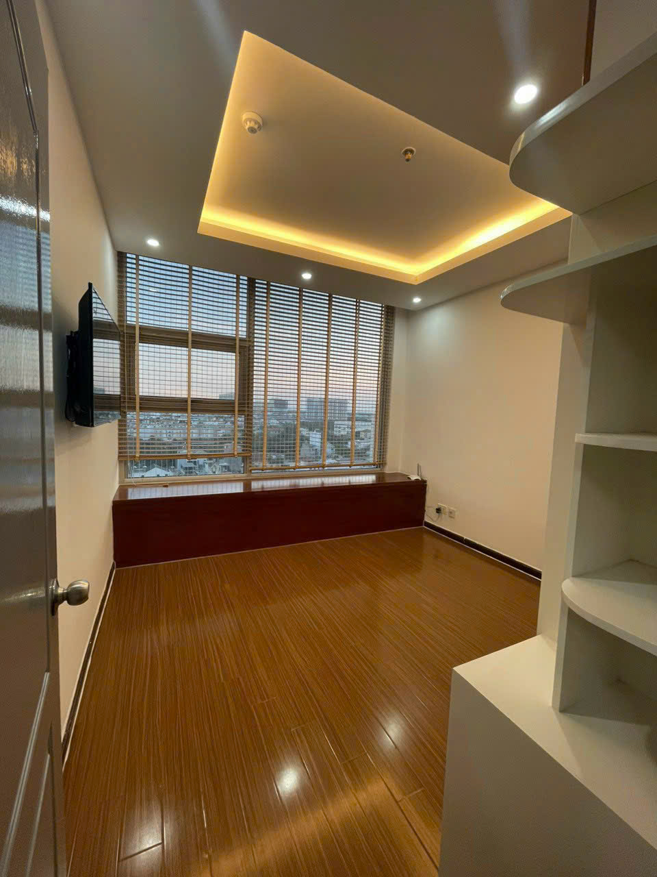 CHO THUÊ CĂN HỘ 128m2, 3PN 2WC, FULL NỘI THẤT, LA CASA QUẬN 7