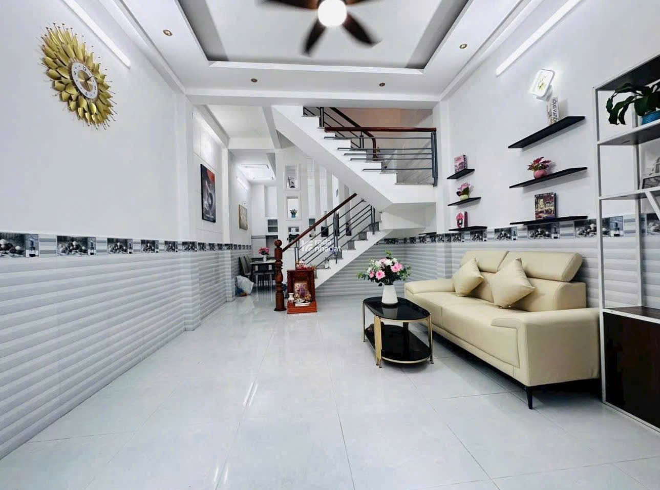 Cần bán nhà ngay đường số 20, Thủ Đức. Giá: 2 tỷ 120tr, sổ hồng riêng, đường ô tô