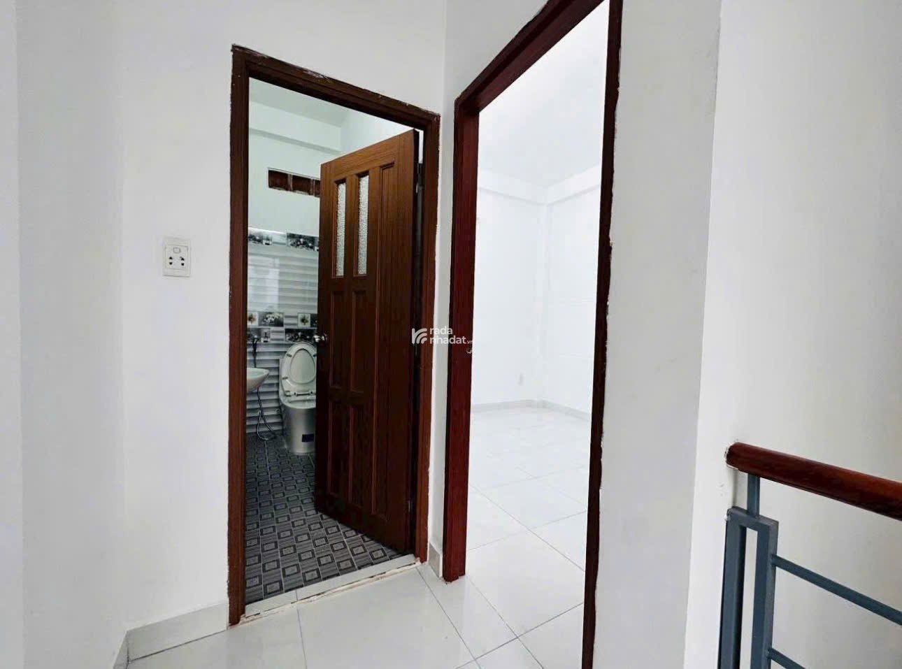 Cần bán nhà ngay đường số 20, Thủ Đức. Giá: 2 tỷ 120tr, sổ hồng riêng, đường ô tô
