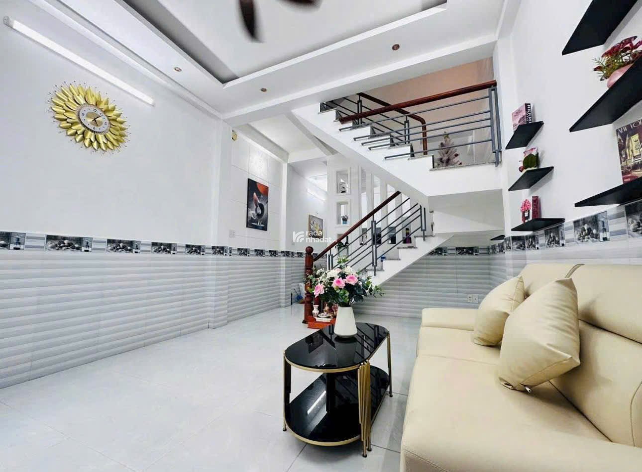 Cần bán nhà ngay đường số 20, Thủ Đức. Giá: 2 tỷ 120tr, sổ hồng riêng, đường ô tô